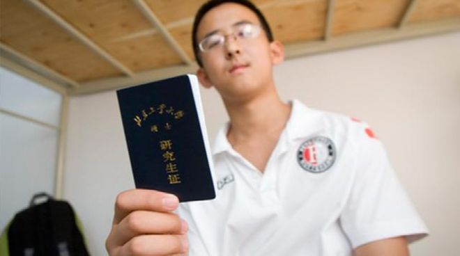 没忍住,把17 ProMac折价换了18proMax,用了一天,手先扛不住了