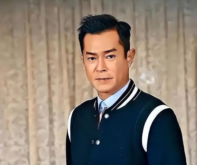 澎湃新闻:联赛上半程争议判罚非常多,冠军悬念已经不复存在